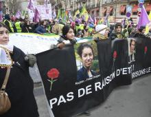 Des manifestants réclament "justice" pour trois militantes kurdes assassinées en 2013 dans la capitale française, le 7 janvier 2017 à Paris