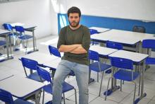 Arthur Caser, un enseignant brésilien de 33 ans, dans son collège de Rio de Janeiro, le 14 mai 2019