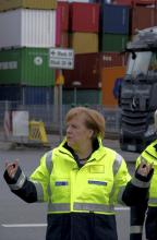 La chancelière allemande Angela Merkel visite le port industriel de Hambourg (nord), le 6 mai 2019