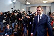 Le ministre de l'Intérieur Christophe Castaner arrive au commissariat de police de Toulon où il doit tenir une conférence de presse, le 3 mai 2019