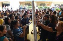 Des électeurs font la queue dans un bureau de vote à Manille, le 13 mai 2019