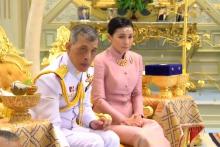 Capture d'écran de la cérémonie de mariage entre le roi de Thaïlande Maha Vajiralongkorn et sa compagne Suthida Vajiralongkorn na Ayudhya le 1er mai 2019 à Bangkok