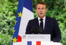 Le président Emmanuel Macron prononce un discours à l'occasion de la journée nationale des mémoires de la traite, de l'esclavage et de leurs abolitions, le 10 mai 2019 au jardin du Luxembourg, à Paris