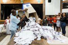 Un bureau de vote à Sophiatown, dans la banlieue de Johannesburg, juste avant la clôture du scrutin le 8 mai 2019
