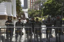 Des agents de la Garde nationale bolivarienne devant l'Assemblée nationale à Caracas, le 7 mai 2019
