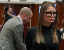 Anna Sorokin après le prononcé de sa peine de quatre ans de prison au minimum, le 9 mai 2019 à New York