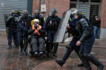 Odile Maurin sur sonfauteuil roulant lors d'une manifestation de "gilets jaunes" à Toulouse le 12 janvier 2019