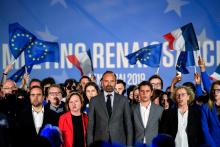 La tête de liste de la majorité aux Européennes, Nathalie Loiseau (2e g) au côté d'Edourd Philippe, devant ses partisans à Caen, le 6 mai 2019