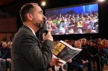 Le maire de Béziers, Robert Ménard, lors d'un débat avec des "gilets jaunes", le 4 février 2019