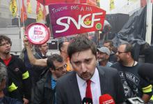 Laurent Brun (c), représentant de la CGT-Cheminots, lors d'une manifestation à Paris contre la réforme ferroviaire en mai 2018
