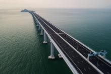 Vue générale du pont reliant Hong Kong, Macao et la Chine continentale à Zhuhai (Chine) le 22 octobre 2018