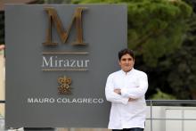 Photo archive montrant le chef argentin Mauro Colagreco le 15 février 2018 devant son restaurant Mirazur, situé à Menton dans le sud de la France, élu mardi meilleur restaurant du monde par le magazin