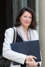La ministre de la Santé et de la Solidarité, Agnes Buzyn, quitte le palais présidentiel de l'Élysée après avoir assisté à une réunion hebdomadaire du gouvernement le 22 mai 2019 à Paris.