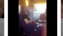 Homme qui se masturbe dans le train