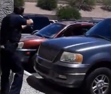 Un policier lors d'une arrestation musclée à Phoenix