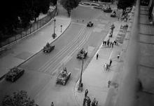 Des chars allemands patrouillent sur le boulevard Saint-Michel