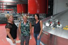 Sylvie Lienhart (g), Laurence Gutfreund (c) et Céline Chauvin Schera à la brasserie Kronenbourg, le 24 juillet 2019 à Obernai, dans le Bas-Rhin