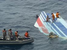 Photo publiée le 8 juin 2009 montrant des débris de l'avion récupérés après le crash du Rio Paris dans l'Atlantique