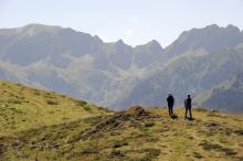 Randonneurs au Col de La Pique, dans les Pyrénées