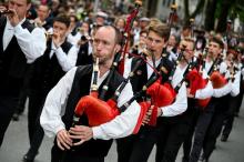 Des musiciens défilent le 4 août 2019 lors de la Grande Parade des nations celtes du festival interceltique de Lorient