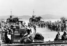 De troupes alliés débarquent à Saint-Tropez en août 1944