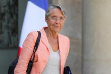 La ministre française de la Transition écologique et solidaire Elisabeth Borne sort du Conseil des ministres, le 24 juillet 2019 à Paris