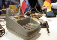 Un terminal de paiement pour carte bancaire présenté lors d'un salon sur la cyber sécurité, à Lille, le 20 janvier 2015