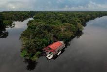 Une maison flottante à la réserve de Mamiraua, en Amazonie, le 26 juin 2018