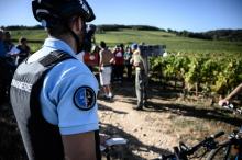 Des gendarmes patrouillent dans les vignes à Beaune, en Côte d'Or, le 20 septembre 2019