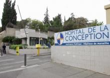 Après 15 jours de recherches, un septuagénaire atteint de démence, disparu d'un service hospitalier marseillais où il attendait une séance de chimiothérapie, a été retrouvé mort, deux étages plus haut