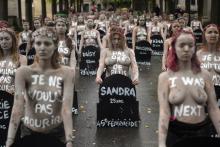 Des Femen traversent en silence le cimetière du Montparnasse Paris pour dénoncer les féminicides, le 5 octobre 2019