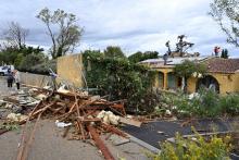 Dégâts sur une maison à Pont de Crau près d'Arles, le 15 ocotbre 2019 après le passage d'une tornade