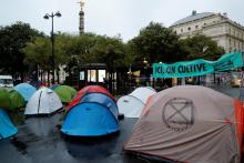 Des tentes de militants et sympathisants du mouvement écologiste Extinction Rebellion (XR) près de la place du Châtelet, le 8 octobre 2019 à Paris