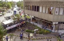 Le site de l'attentat, le 8 mai 2002, au cours duquel une voiture piégée, précipitée contre un bus transportant des salariés de la Direction des chantiers navals (DCN), avait explosé devant l'hôtel Sh