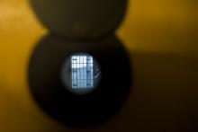 Judas d'une porte de cellule de la prison de Meaux en 2017