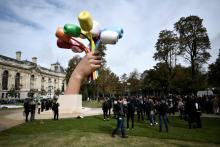 "Le bouquet de tulipes" du plasticien américain Jeff Koons inaugurée près du Petit Palais, le 4 octobre 2019 à Paris