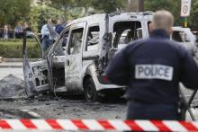 Le véhicule de police incendié à Viry-Chatillon (Essonne), le 8 octobre 2016