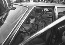 Jacques Mesrine abattu par la police dans sa voiture le 2 novembre 1979 à Paris, après 18 mois de cavale