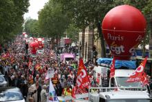 Des manifestants lors d'un rassemblement à Paris pour demander l'augmentation des retraites le 14 juin 2018