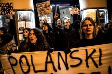 Des féministes bloquent une avant-première parisienne du film "J'accuse" de Roman Polanski au cinéma "Le Champo", le 12 novembre 2019 à Paris