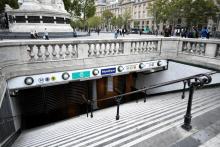 L'entrée fermée de la station de métro République lors d'une grève des transports publics, le 13 septembre 2019 à Paris