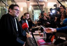 Les avocats de Willy Bardon, Me Stéphane Daquo (G) et Marc Bailly, s'expriment devant la presse le 21 novembre 2019 à Amiens avant l'ouverture du procès de leur client pour le meurtre d'Elodie Kulik