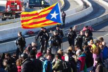 Des indépendantistes catalans bloquent l'autoroute entre l'Espagne et la france, à La Jonquère, le 11 novembre 2019