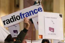 Des salariés de Radio France manifestent devant le ministère de la Culture à Paris le 29 novembre 2019