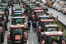 Des centaines de tracteurs bloquent le périphérique à Paris le 27 novembre 2019