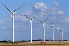 Une ferme éolienne à Beauvilliers, dans l'Eure et Loire, le 16 juillet 2017
