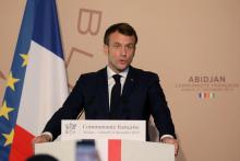Le président Emmanuel Macron s'exprime à l'ambassade de France à Abidjan, le 21 décembre 2019