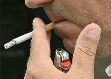Les acheteurs de cigarettes à la sauvette risquent désormais une amende de 135 euros, une mesure qui doit permettre de mieux lutter contre le trafic