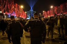 Des gendarmes en patrouille sur les Champs Elysées, le 31 décembre 2018 à Paris
