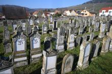 Le cimetière juif de Westhoffen, près de Strasbourg, le 4 décembre 2019 après la profanation de 107 tombes